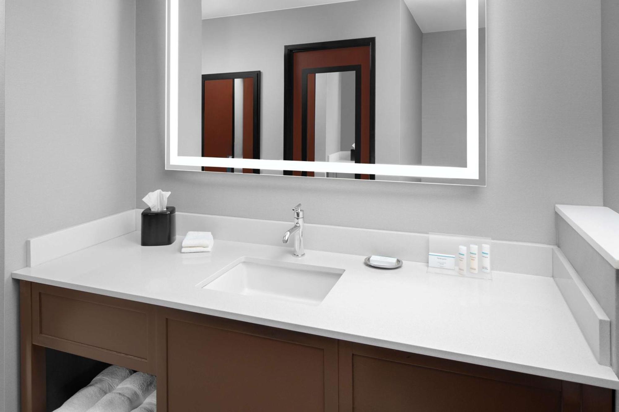 Hampton Inn Phoenix - Biltmore Εξωτερικό φωτογραφία