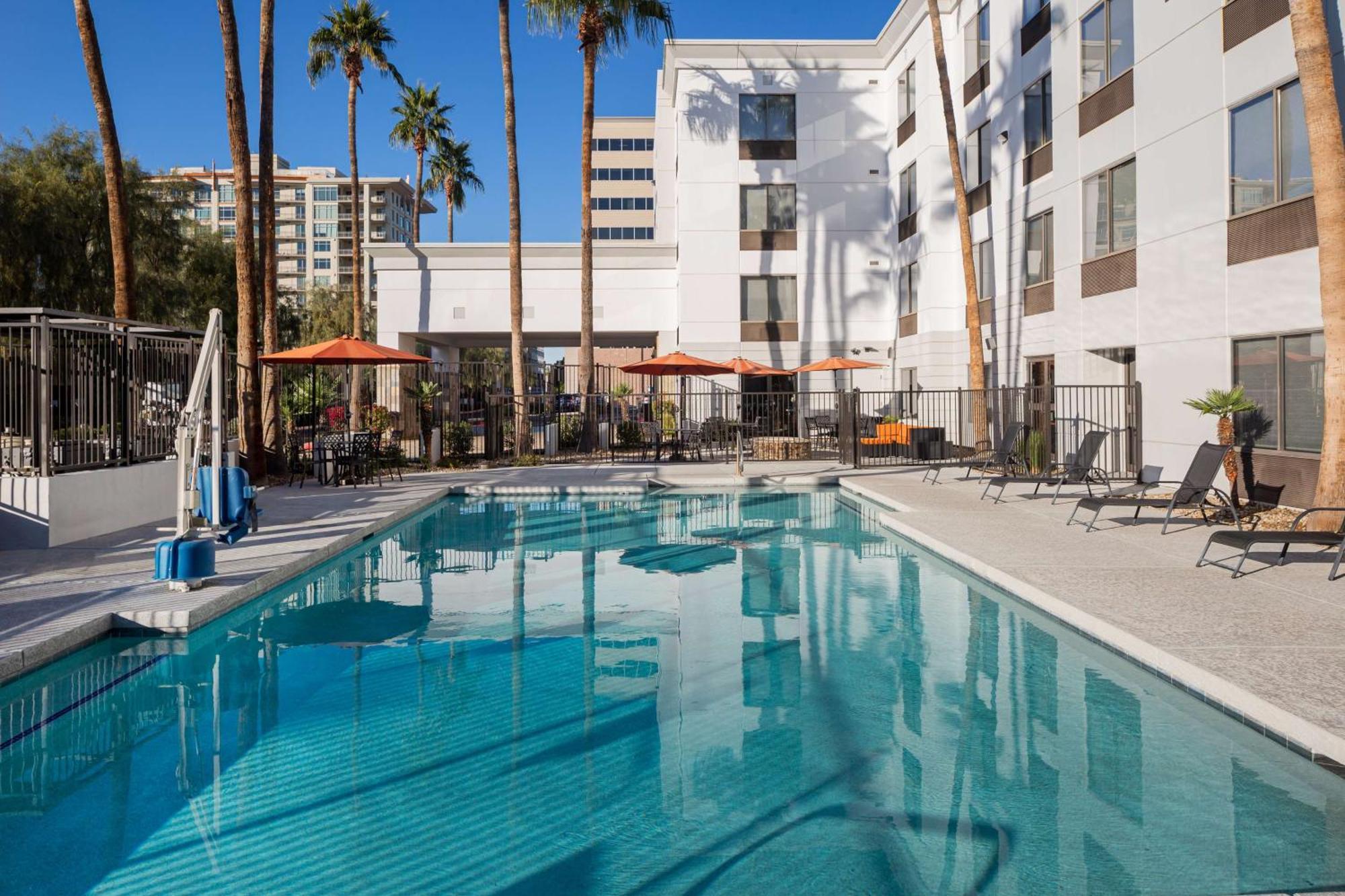 Hampton Inn Phoenix - Biltmore Εξωτερικό φωτογραφία